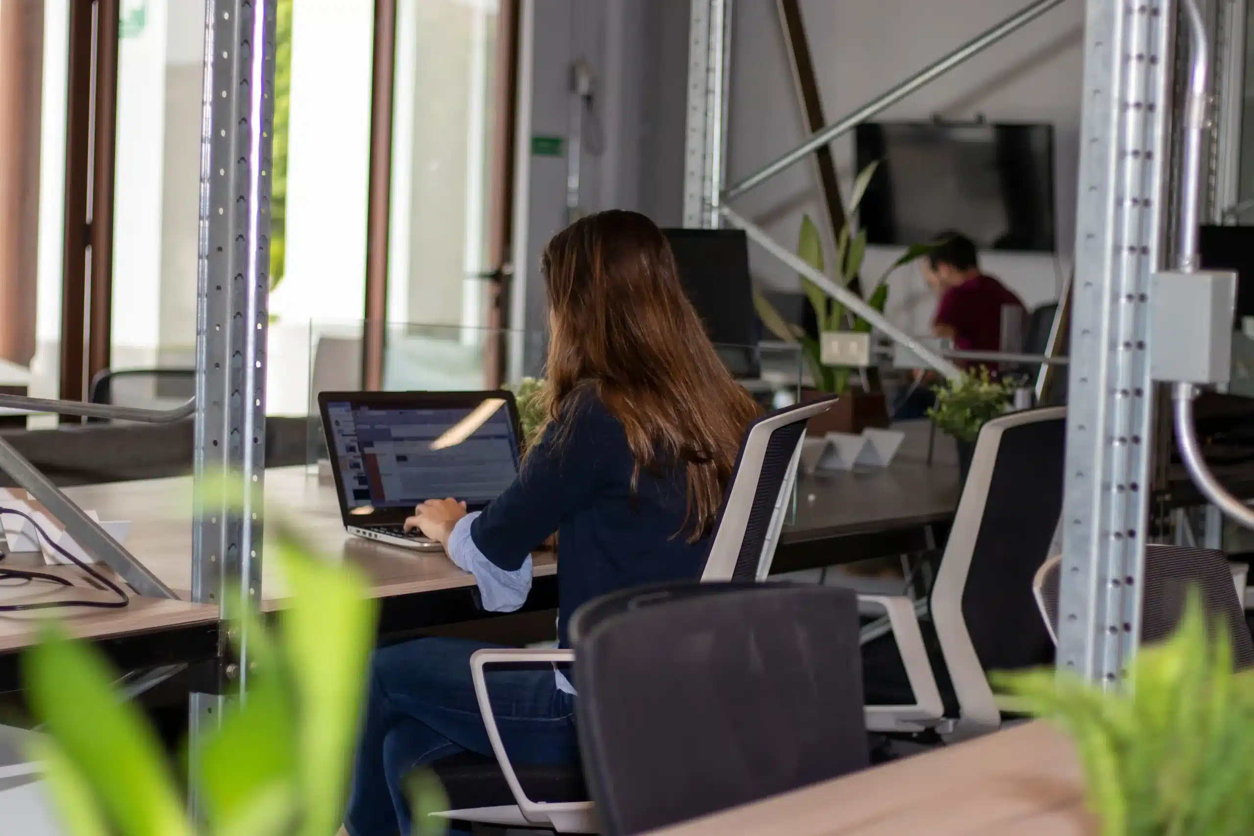 Fondatrice de startup travaillant au développement de son entreprise